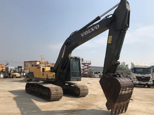 ขายรถแบคโฮ VOLVO EC210D เครื่องยนต์สภาพดีพร้อมลุย ติดต่อ ผึ้ง 095-0563605