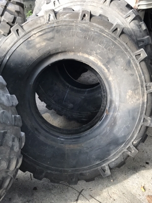 ยาง 395/85R20 สวยๆ ลดราคาเหลือ เส้นละ 2900 บาท ยาง 395/85R20 สวยๆ ลดราคาเหลือ เส้นละ 2900 บาท