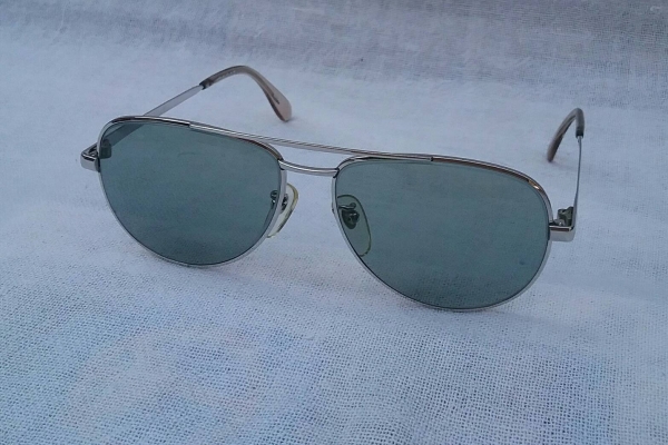 ฉลองพระเนตรแห่งองค์จักรพรรดิ ผู้ให้กำเนิดแว่นตาสายพันธุ์ซาบาเอะ 'นอส - มือหนึ่ง' สต็อคเก่าญี่ปุ่นทศวรรษ 1980's โมเดลอมตะ 'หยดน้ำตา - นักบิน - ราชสีห์เงิน' ***เลนส์กระจกคริสตัล 'สีเขียวอ่อน - สว่าง' Vintage Kõ ฉลองพระเนตรแห่งองค์จักรพรรดิ ผู้ให้กำเนิดแว่นตาสายพันธุ์ซาบาเอะ 'นอส - มือหนึ่ง' สต็อคเก่าญี่ปุ่นทศวรรษ 1980's โมเดลอมตะ 'หยดน้ำตา - นักบิน - ราชสีห์เงิน' ***เลนส์กระจกคริสตัล 'สีเขียวอ่อน - สว่าง' Vintage Kõ