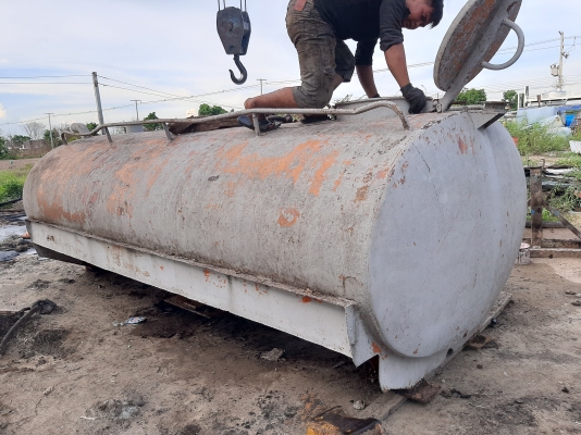 ถังน้ำมัน ถังน้ำติดรถมือสอง 6000 ลิตรเหล็กหนา สวย มีกลั้นห้อง3ห้อง เด่วจัดทำสีทำความสะอาดก็แจ่มค่ะ สนใจทักมาค่ะ 0898147679