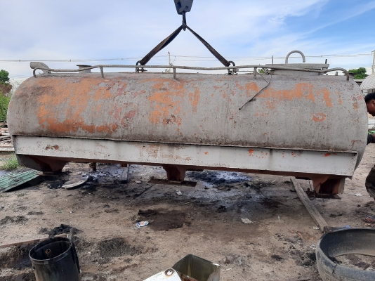 ถังน้ำมัน ถังน้ำติดรถมือสอง 6000 ลิตรเหล็กหนา สวย มีกลั้นห้อง3ห้อง เด่วจัดทำสีทำความสะอาดก็แจ่มค่ะ สนใจทักมาค่ะ 0898147679