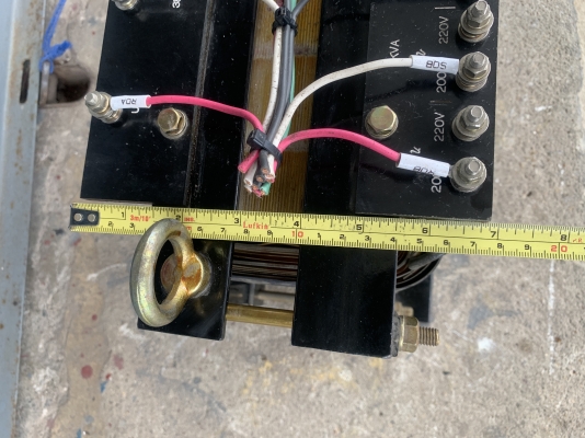 ขายหม้อแปลงไฟฟ้าคุมเครื่องจักร Ohtani Trans 3KVA made in Japan ไฟเข้า 380V ออก 220V ชุดนี้มีหลักออกไฟ 100/110V มาในตัวครับ สภาพสวยใหม่มาก ตัวใหญ่ พร้อมใช้งาน มี 2ตัวครับ ราคาตัวละ 4,600 บาท