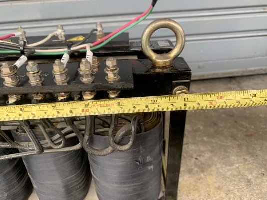 ขายหม้อแปลงไฟฟ้าคุมเครื่องจักร Ohtani Trans 3KVA made in Japan ไฟเข้า 380V ออก 220V ชุดนี้มีหลักออกไฟ 100/110V มาในตัวครับ สภาพสวยใหม่มาก ตัวใหญ่ พร้อมใช้งาน มี 2ตัวครับ ราคาตัวละ 4,600 บาท