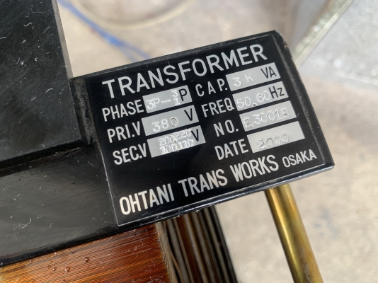 ขายหม้อแปลงไฟฟ้าคุมเครื่องจักร Ohtani Trans 3KVA made in Japan ไฟเข้า 380V ออก 220V ชุดนี้มีหลักออกไฟ 100/110V มาในตัวครับ สภาพสวยใหม่มาก ตัวใหญ่ พร้อมใช้งาน มี 2ตัวครับ ราคาตัวละ 4,600 บาท