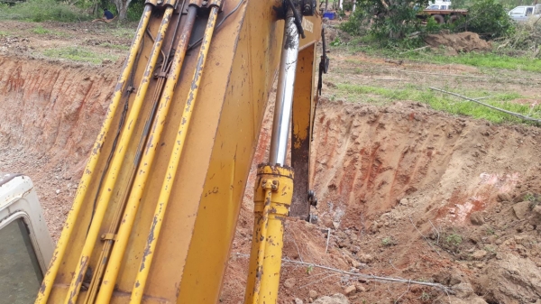 ขายด่วน KOMATSU PC200-5 สภาพใช้งานปกติ เครื่องเดิม ปั้มเดิม โซ่ช่วงล่างพร้อมใช้งาน เอกสารเล่มทะเบียน สนใจสอบถาม  093 0764943 K ตั้ม