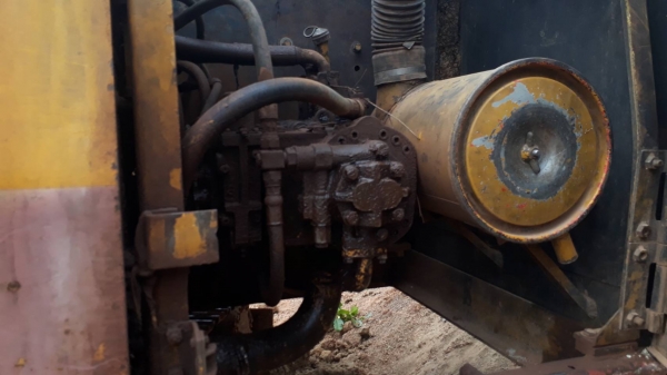 ขายด่วน KOMATSU PC200-5 สภาพใช้งานปกติ เครื่องเดิม ปั้มเดิม โซ่ช่วงล่างพร้อมใช้งาน เอกสารเล่มทะเบียน สนใจสอบถาม  093 0764943 K ตั้ม