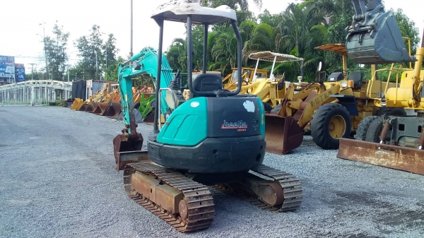 ต้องการขายรถขุดยี่ห้อ  KOBELCO-SK30SR-2รถนอกนำเข้าจากญี่ปุ่น