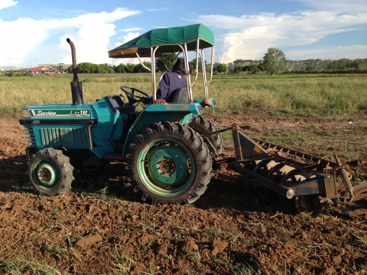 ขายรถไถ Kubota L1-18(4WD) มีภาพวีดีโอ พร้อม,ผานพรวน-คราด พวงมาลัยเพาเวอร์ อุปกรณ์พร้อมใช้งาน รถสภาพส