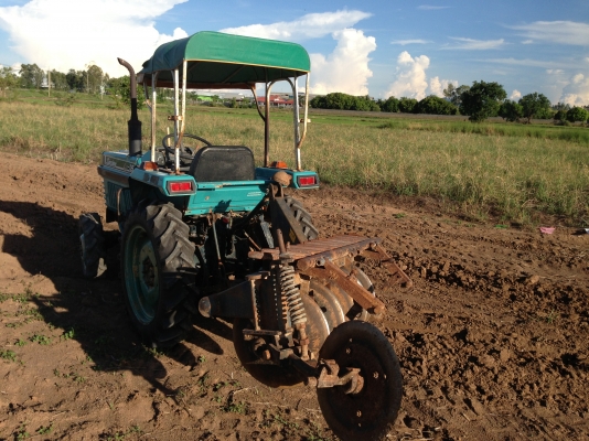 ขายรถไถ Kubota L1-18(4WD) มีภาพวีดีโอ พร้อม,ผานพรวน-คราด พวงมาลัยเพาเวอร์ อุปกรณ์พร้อมใช้งาน รถสภาพส