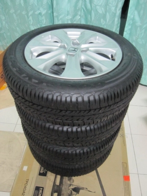 ขายล้อแม็ก Honda Jazz พร้อมยางถอดป้ายแดงปี 13 วิ่งไม่ถึง 100 โล