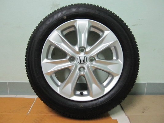 ขายล้อแม็ก Honda Jazz พร้อมยางถอดป้ายแดงปี 13 วิ่งไม่ถึง 100 โล