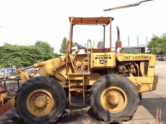 ขายรถตักล้อยาง komatsu JH30 เก่านอก 420,000 บาท ขายรถตักล้อยาง komatsu JH30 เก่านอก 420,000 บาท