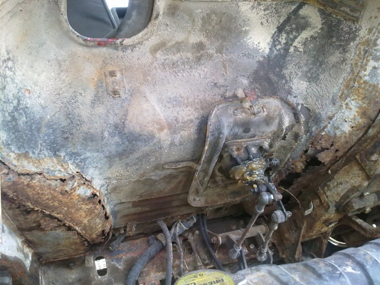 ขายอีซูซุ JCM เครื่อง 195 เพลาเดียว มีเล่มทะเบืยนแจ้งจอด ราคาต่อรองใด้ 086-2465934