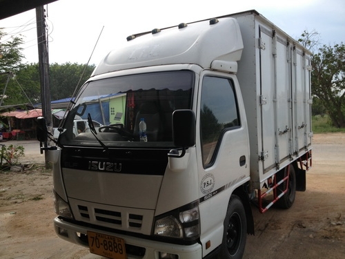 ขายรถ 4 ล้อใหญ่ตู้ สภาพสวยๆพร้อมใช้งาน