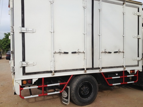 ขายรถ 4 ล้อใหญ่ตู้ สภาพสวยๆพร้อมใช้งาน