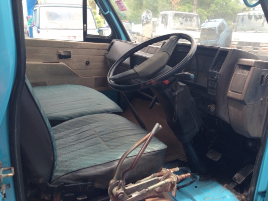 4ล้อดั้มISUZU NKR 88แรงม้า รถห้างแท้