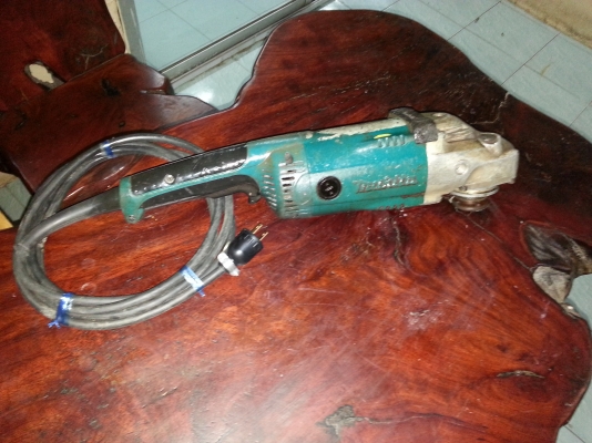 ขายหินเจียยี่ห้อ makitaขนาด9นิ้วพร้อมใช้งาน