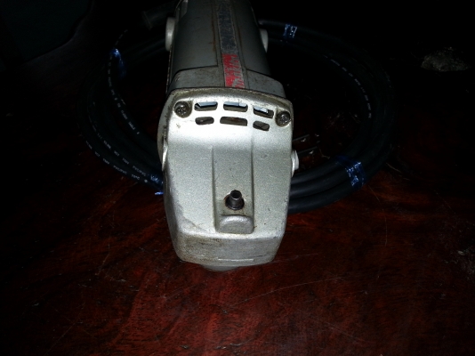 ขายหินเจีย(ลูกหมู)ขนาดใส่ใบ4นิ้วยี่ห้อMAKITAรุ่น9500ของแท้MADE IN JAPAN