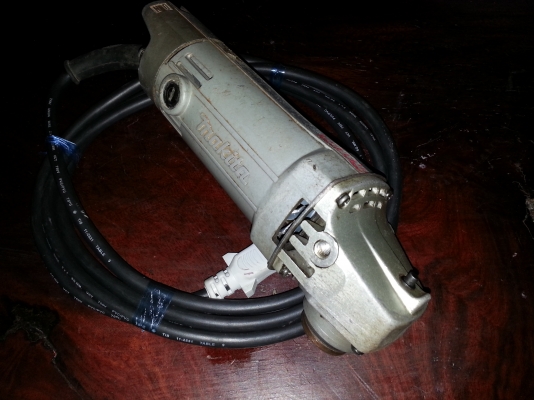 ขายหินเจีย(ลูกหมู)ขนาดใส่ใบ4นิ้วยี่ห้อMAKITAรุ่น9500ของแท้MADE IN JAPAN