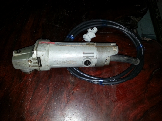 ขายหินเจีย(ลูกหมู)ขนาดใส่ใบ4นิ้วยี่ห้อMAKITAรุ่น9500ของแท้MADE IN JAPAN