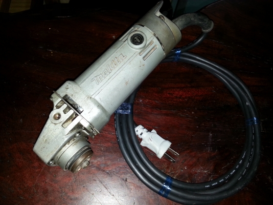 ขายหินเจีย(ลูกหมู)ขนาดใส่ใบ4นิ้วยี่ห้อMAKITAรุ่น9500ของแท้MADE IN JAPAN