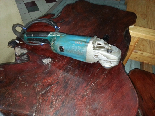 ขายหินเจียยี่ห้อ makitaขนาด9นิ้วพร้อมใช้งาน