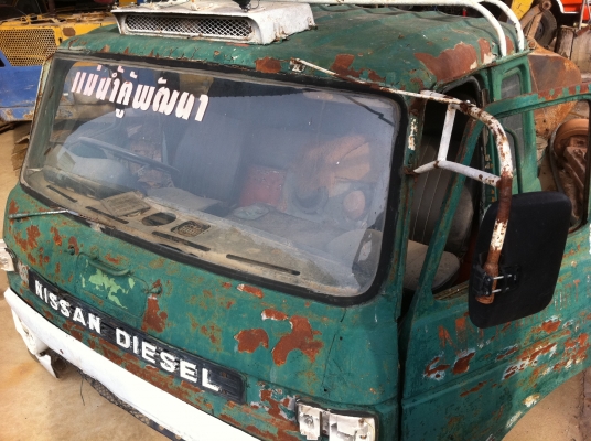 หัวเก๋ง NISSAN UD CW30 สภาพทำสีใหม่ใช้ได้เลย ราคาต่อรอง อยากขายทิ้ง ไม่มีที่เก็บ