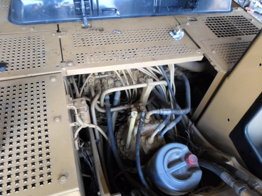 ขายรถแบ็คโฮ CAT 320 B รถสวยเก็บสีใหม่รอบคัน พร้อมใช้งาน