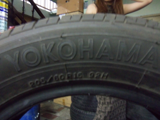 ขายยาง YOKOHAMA 205/60/16 ปี 12 สัปดาที่ 9 1คู่ ยางสวย ดอกเยอะ ไม่มีปะ