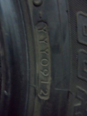 ขายยาง YOKOHAMA 205/60/16 ปี 12 สัปดาที่ 9 1คู่ ยางสวย ดอกเยอะ ไม่มีปะ