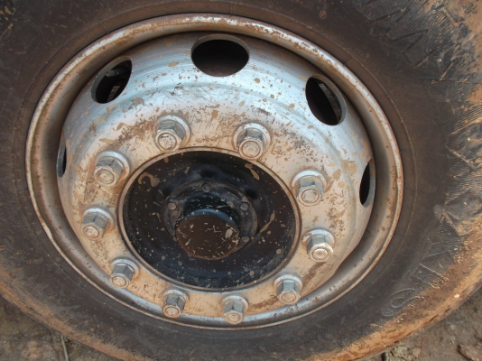 ขายด่วนรถ12ล้อชีลี้700ดรั้ม2เพลาเครือง440แรงม้าปี55