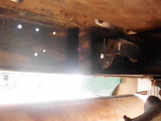 ขายรถบรรทุก 6 ล้อ isuzu KS 22 ยกห้วได้ พวงมาลัยพาวเวอร์ เครื่อง 4BD1 เครื่องดี แชสซีส์ดี เกียร์ดี ช่วงล่างดี ทะเบียนหมด 30 กันยายน 2555 นี้ ครับ