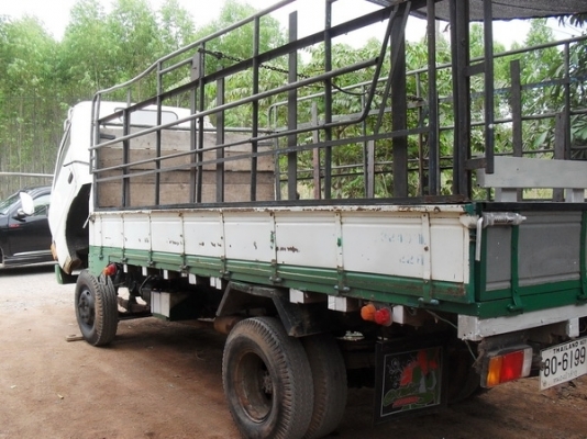 ขายรถบรรทุก 6 ล้อ isuzu KS 22 ยกห้วได้ พวงมาลัยพาวเวอร์ เครื่อง 4BD1 เครื่องดี แชสซีส์ดี เกียร์ดี ช่วงล่างดี ทะเบียนหมด 30 กันยายน 2555 นี้ ครับ