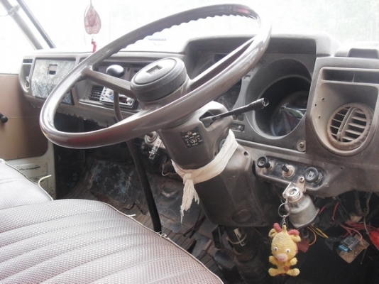 ขายรถบรรทุก 6 ล้อ isuzu KS 22 ยกห้วได้ พวงมาลัยพาวเวอร์ เครื่อง 4BD1 เครื่องดี แชสซีส์ดี เกียร์ดี ช่วงล่างดี ทะเบียนหมด 30 กันยายน 2555 นี้ ครับ