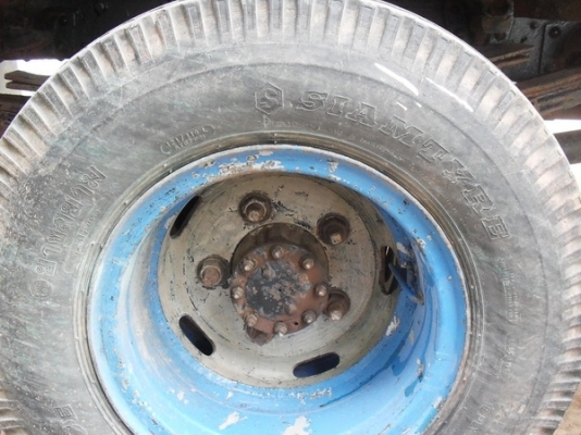 ขายรถบรรทุก 6 ล้อ isuzu KS 22 ยกห้วได้ พวงมาลัยพาวเวอร์ เครื่อง 4BD1 เครื่องดี แชสซีส์ดี เกียร์ดี ช่วงล่างดี ทะเบียนหมด 30 กันยายน 2555 นี้ ครับ