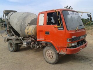 รถโม่ปูนหกล้อ