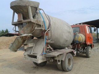 รถโม่ปูนหกล้อ รถโม่ปูนหกล้อ