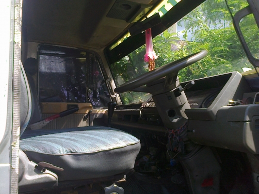 10ล้อหัวลาก290แรงนิสสันUD CWM430 รถออกห้างแท้ เดิมๆ(ไม่มีคนขับ)