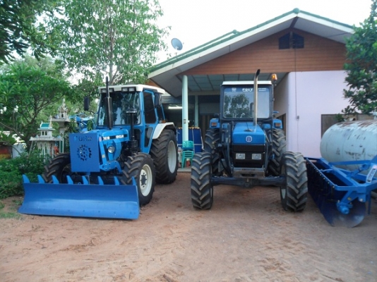 คุณอาภาพร รับรถแล้ว รถไถฟอร์ดรุ่น 6640 NEW HOLLAND 2เพลา รถสวยมาก ระบบธรรมดาทั้งคัน