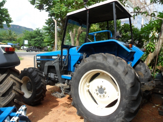 คุณอาภาพร รับรถแล้ว รถไถฟอร์ดรุ่น 6640 NEW HOLLAND 2เพลา รถสวยมาก ระบบธรรมดาทั้งคัน
