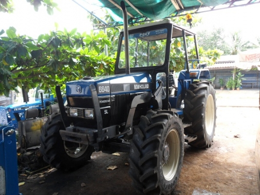 คุณอาภาพร รับรถแล้ว รถไถฟอร์ดรุ่น 6640 NEW HOLLAND 2เพลา รถสวยมาก ระบบธรรมดาทั้งคัน