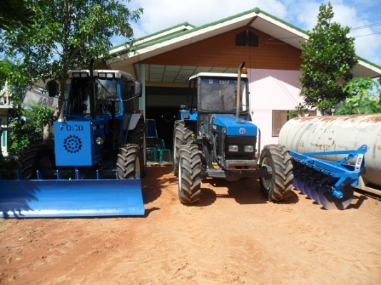 คุณอาภาพร รับรถแล้ว รถไถฟอร์ดรุ่น 6640 NEW HOLLAND 2เพลา รถสวยมาก ระบบธรรมดาทั้งคัน