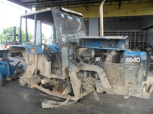 คุณอาภาพร รับรถแล้ว รถไถฟอร์ดรุ่น 6640 NEW HOLLAND 2เพลา รถสวยมาก ระบบธรรมดาทั้งคัน