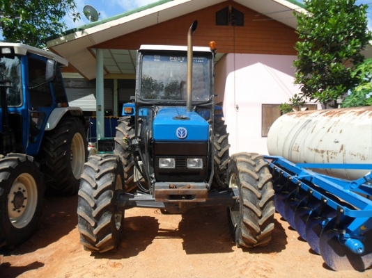 คุณอาภาพร รับรถแล้ว รถไถฟอร์ดรุ่น 6640 NEW HOLLAND 2เพลา รถสวยมาก ระบบธรรมดาทั้งคัน