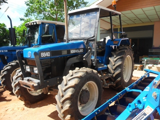 คุณอาภาพร รับรถแล้ว รถไถฟอร์ดรุ่น 6640 NEW HOLLAND 2เพลา รถสวยมาก ระบบธรรมดาทั้งคัน