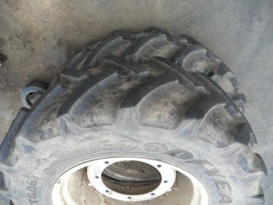 คุณอาภาพร รับรถแล้ว รถไถฟอร์ดรุ่น 6640 NEW HOLLAND 2เพลา รถสวยมาก ระบบธรรมดาทั้งคัน