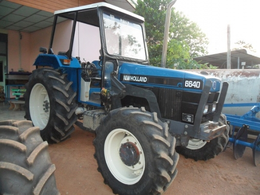 คุณอาภาพร รับรถแล้ว รถไถฟอร์ดรุ่น 6640 NEW HOLLAND 2เพลา รถสวยมาก ระบบธรรมดาทั้งคัน