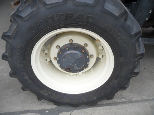 คุณอาภาพร รับรถแล้ว รถไถฟอร์ดรุ่น 6640 NEW HOLLAND 2เพลา รถสวยมาก ระบบธรรมดาทั้งคัน