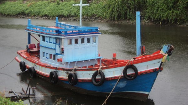 ขายเรือประมงค์ขนาด 5 วา 2 ศอก เครื่องยนต์ HINO EH 700 175แรงม้าเกียร์น้ำมัน ทด3-1 ใบจักรทองเหลือง