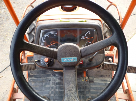 ขาย Kubota  B2410 ขัลเคลื่อน4ล้อ พวงมาลัยเพาเวอร์ มีPTO หน้า-หลังใช้งานเพียง960ชั่วโมงสภาพเดิมดีมาก